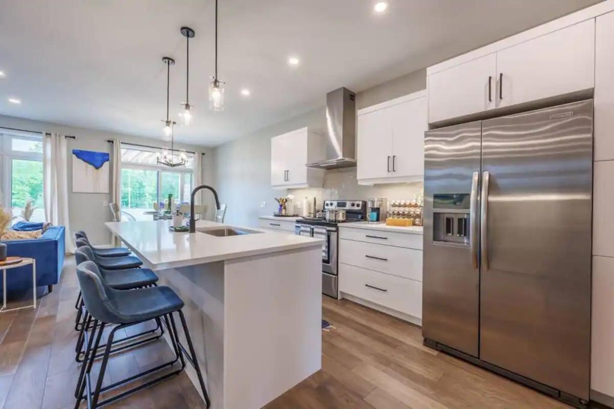 Modern 3Bdr 3 Bath, Garage, Backyard, Theater Apartment Niagara Falls Exterior photo