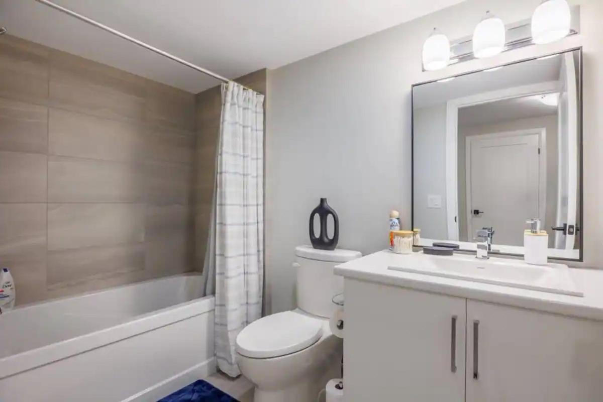 Modern 3Bdr 3 Bath, Garage, Backyard, Theater Apartment Niagara Falls Exterior photo