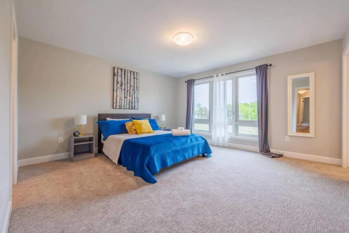 Modern 3Bdr 3 Bath, Garage, Backyard, Theater Apartment Niagara Falls Exterior photo