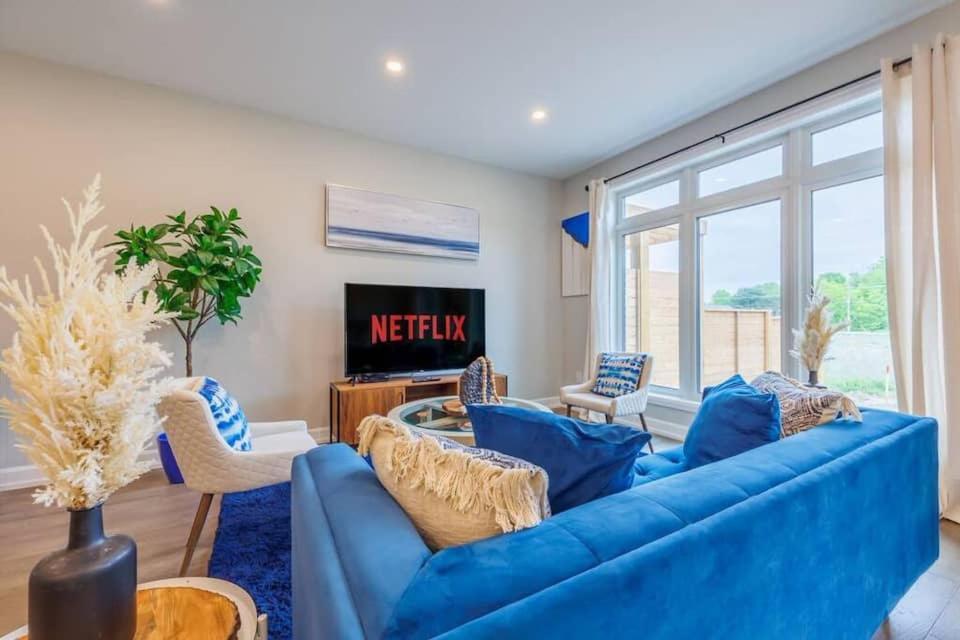 Modern 3Bdr 3 Bath, Garage, Backyard, Theater Apartment Niagara Falls Exterior photo