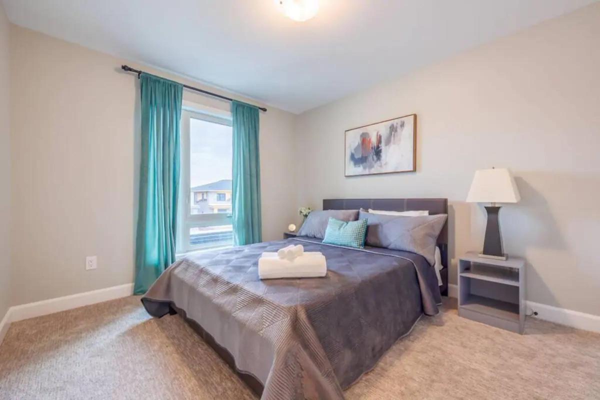 Modern 3Bdr 3 Bath, Garage, Backyard, Theater Apartment Niagara Falls Exterior photo